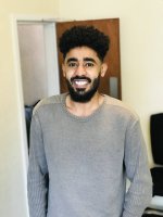 Une photo d’un participant qui veut faire connaissance et se marier