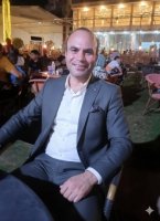 Une photo d’un participant qui veut faire connaissance et se marier