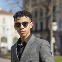 Une photo d’un participant qui veut faire connaissance et se marier