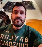 Une photo d’un participant qui veut faire connaissance et se marier